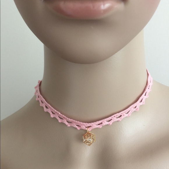 Pink crochet choker necklace - Picture 2 of 2
